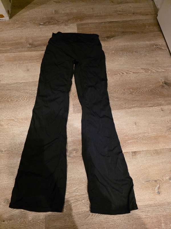 Svartar leggings útvíðar