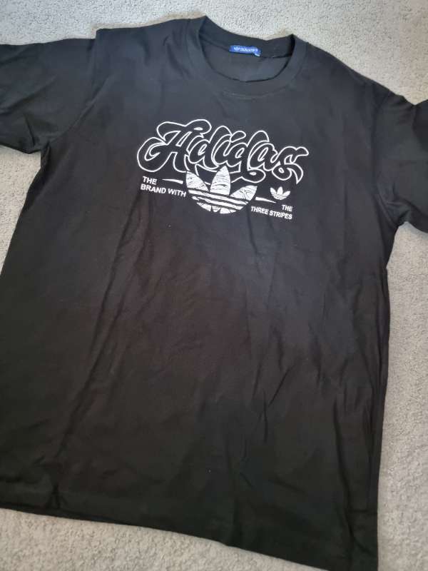 Adidas svartur bolur