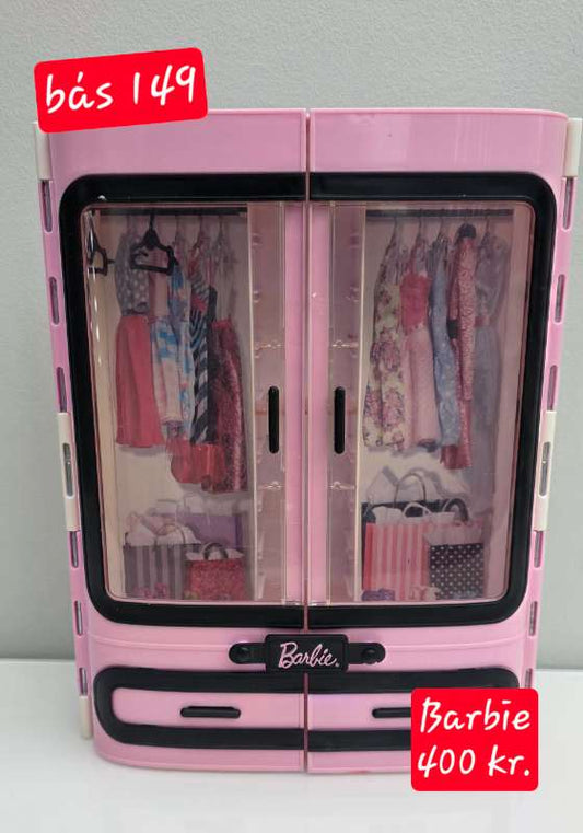 Barbie fataskápur