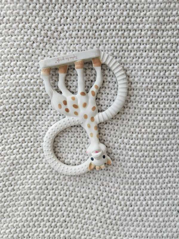 Sofie La Girafe naghringur