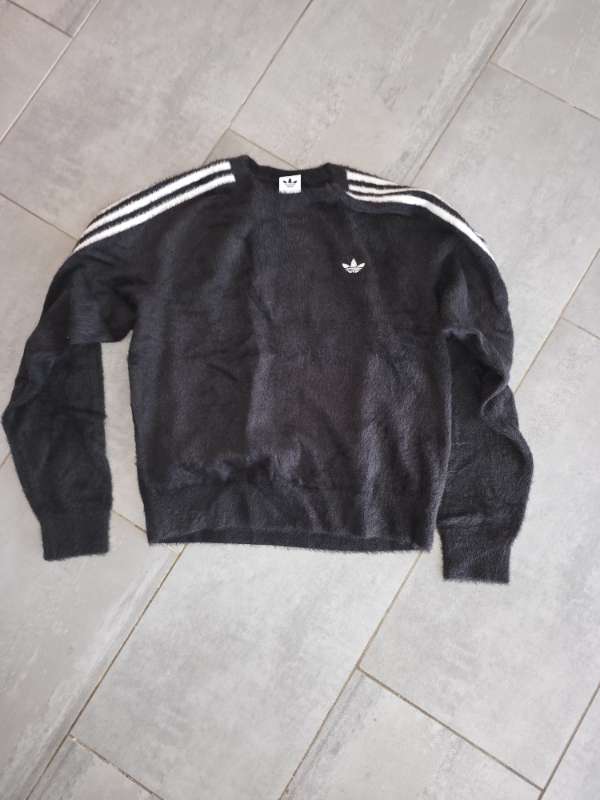 Adidas peysa loðin