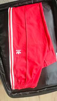 Adidas buxur rauðar