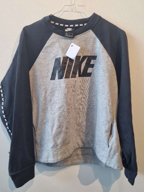 nike peysa