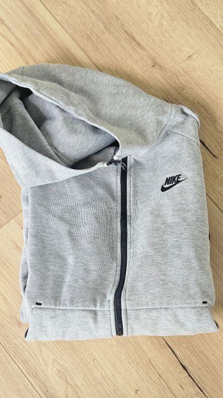 Nike peysa
