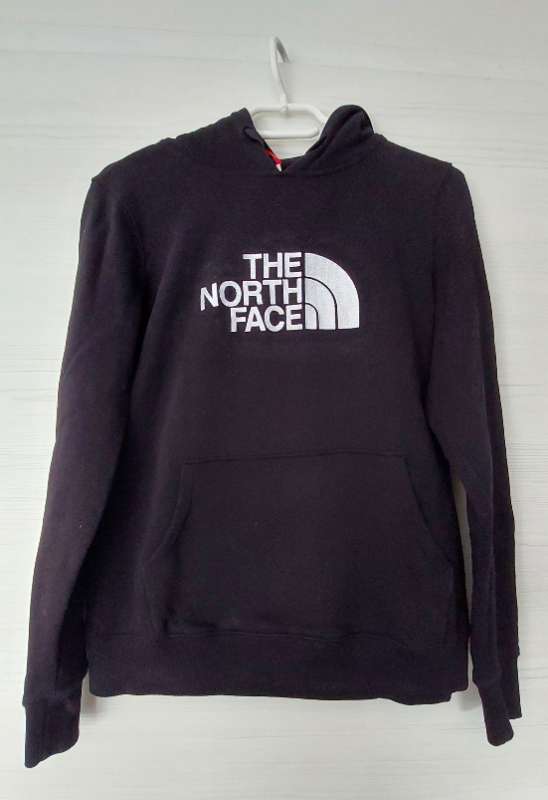North Face svört heyttupeysa