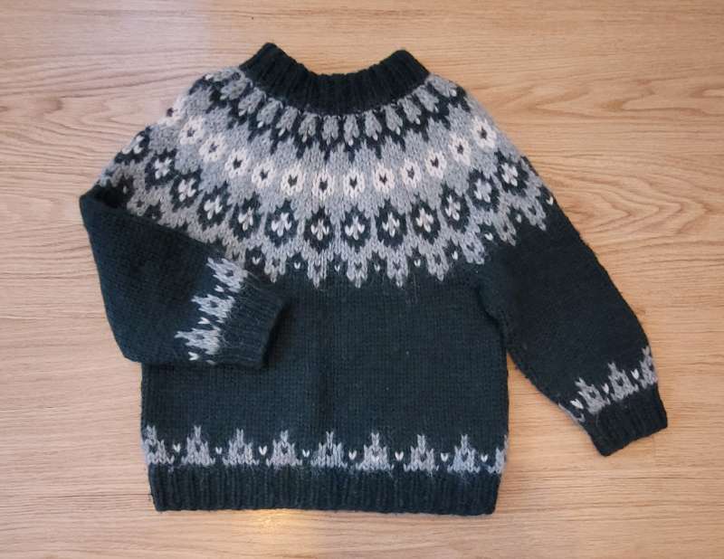 Hand-k9-11nitted sweater