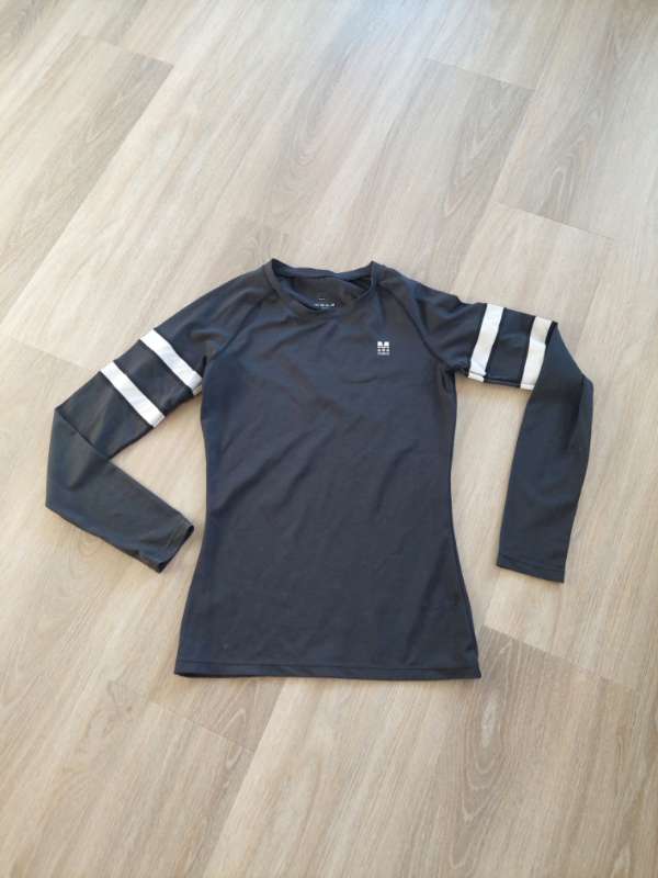 Svört peysa frá M fitness