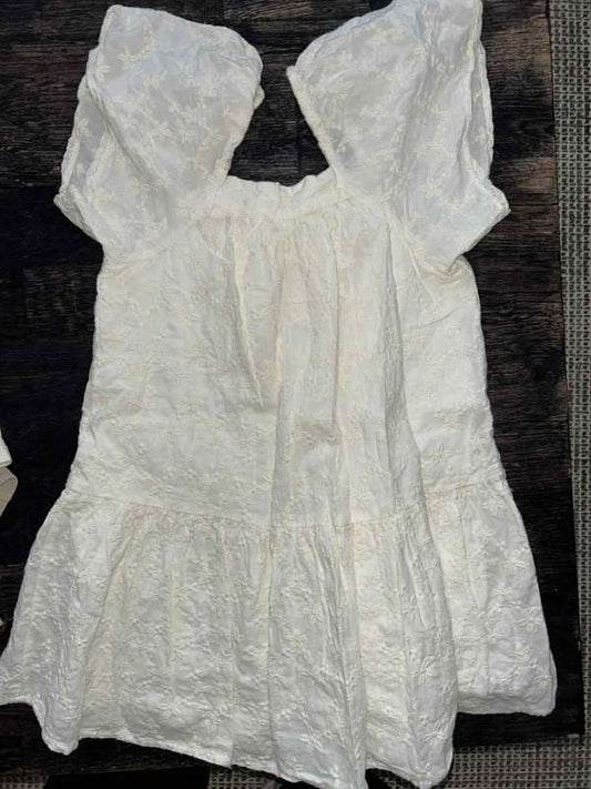 ZARA hvítur hörkjóll