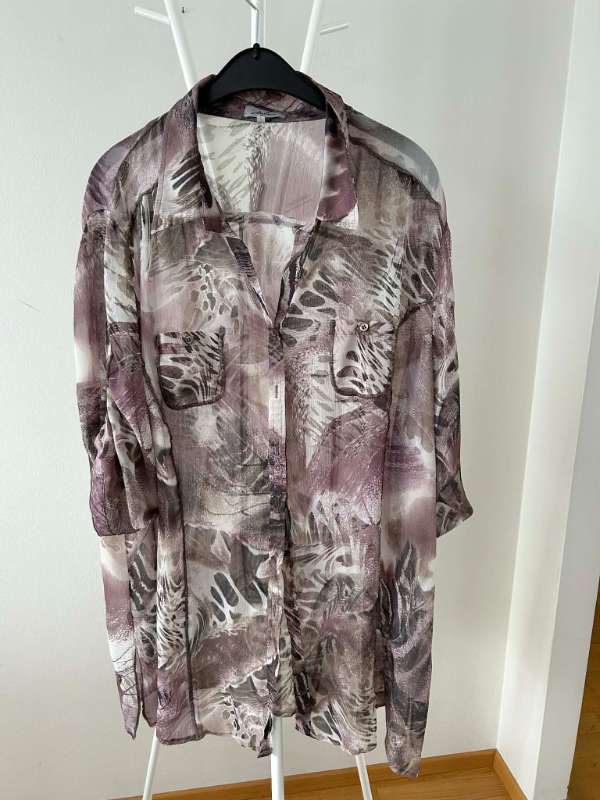 Skyrta munstruð brún/lilluð