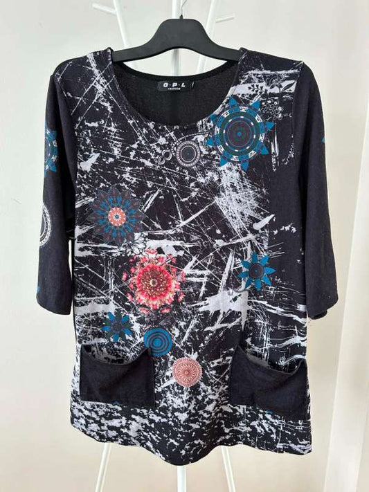 Peysukjóll svartmunstraður