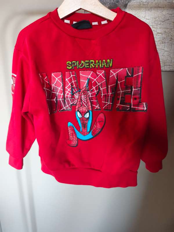 Spiderman peysa rauð