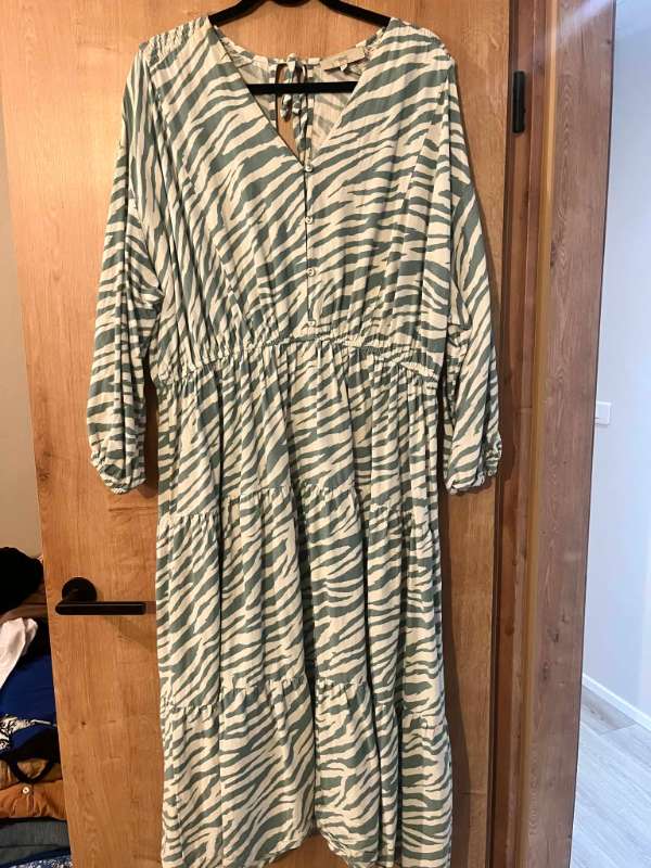 Next zebra kjóll