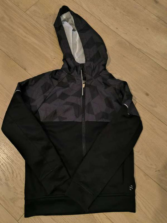 Hettupeysa, rennd H&M