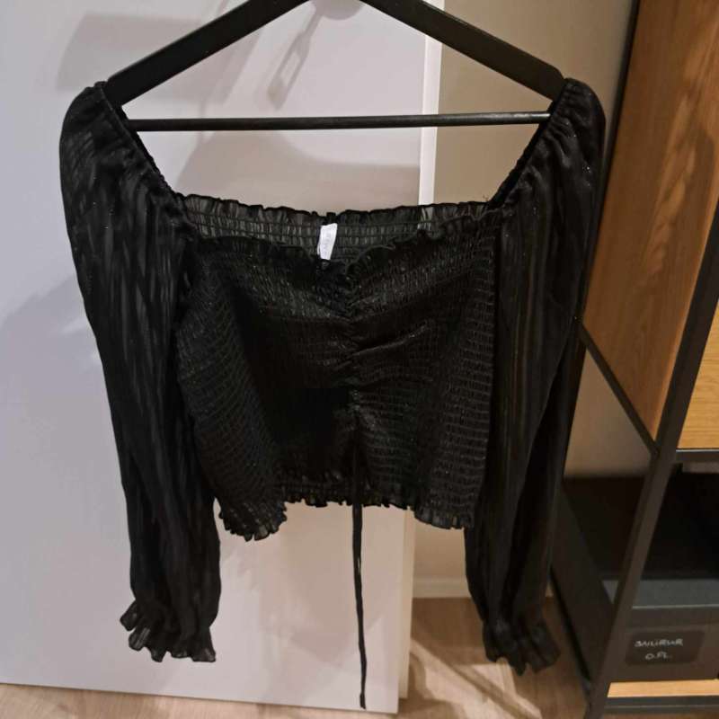 Svartur cropped top