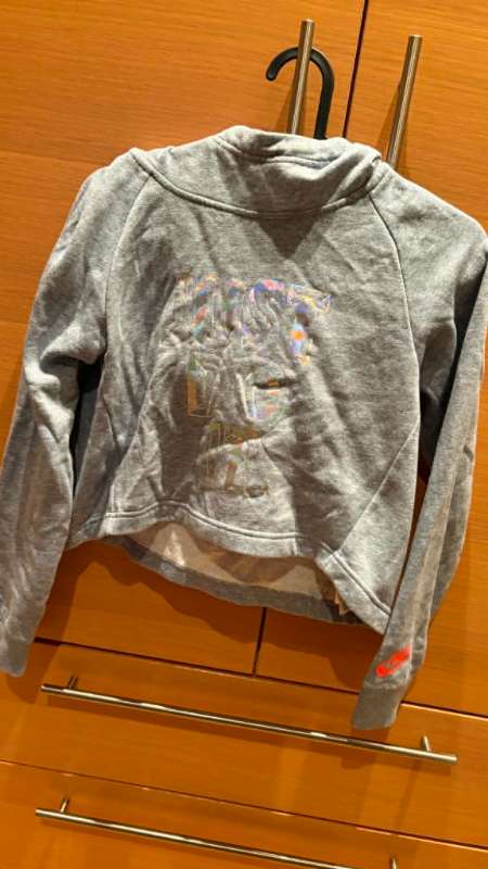 Nike grá hettupeysa stutt