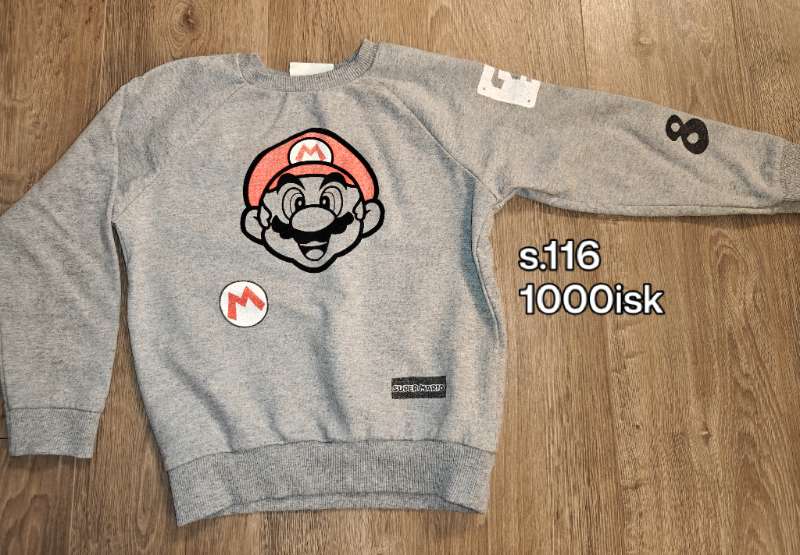 Super Mario gráa peysa