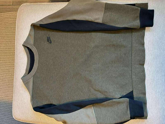 Nike peysa græn og svört