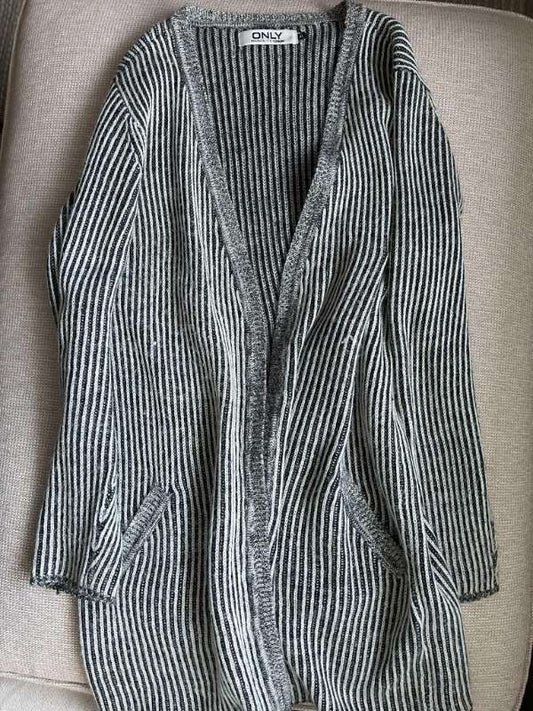 Only röndótt peysa