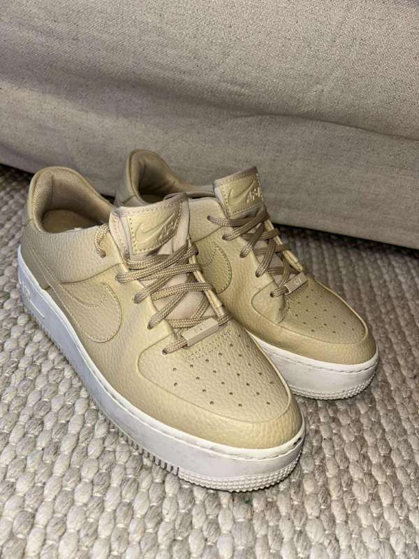 Nike AF1 beige