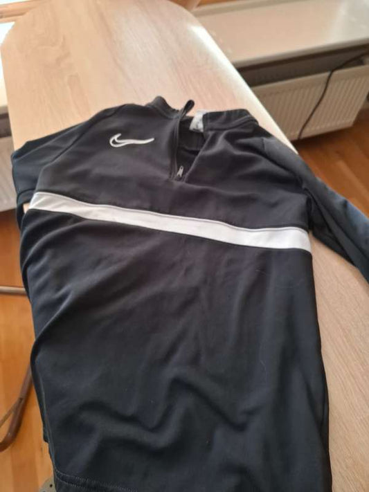Nike peysa