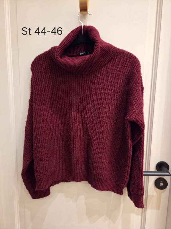 Rauð prjónuð kragapeysa