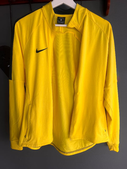 Nike gul peysa