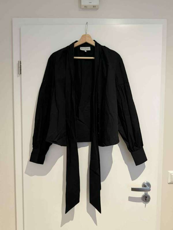 Svört langerma skyrta - AMG