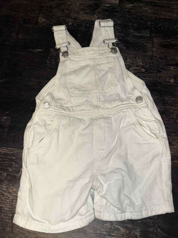 ZARA hvítar smekkb stærri