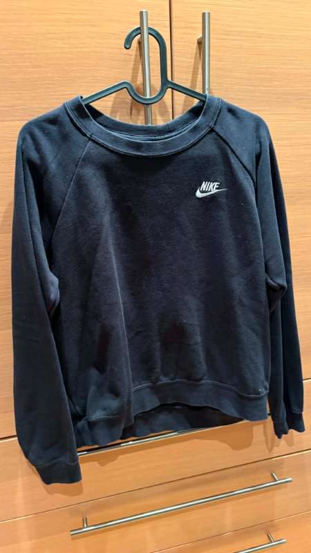Nike svört peysa