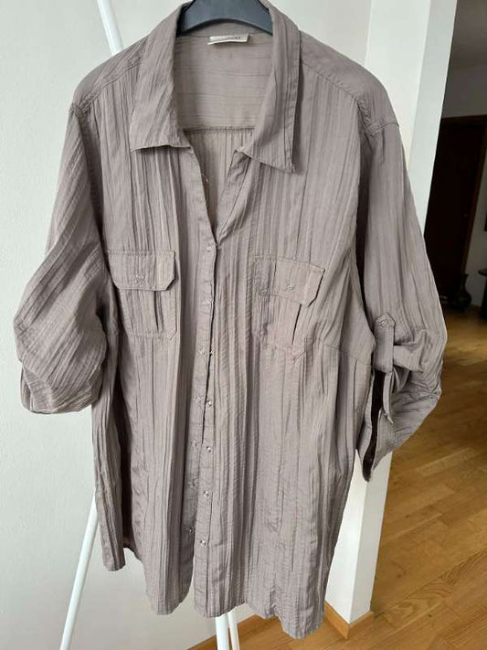 Skyrta brúnleit stutterma