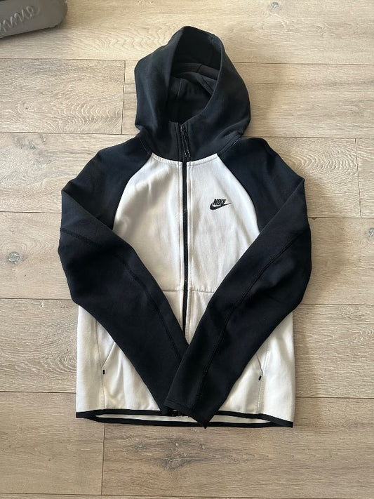 Nike tech fleece peysa