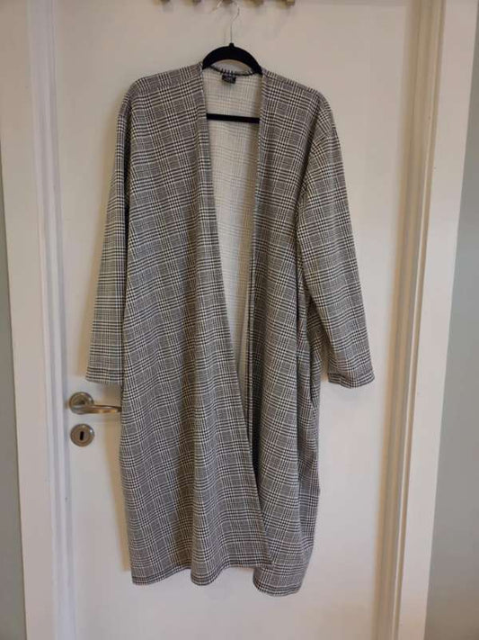 Brá peysukápa svarthvít koflótt XL