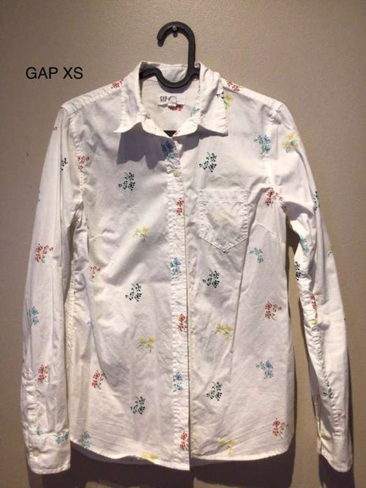 GAP vintage blóma skyrta XS