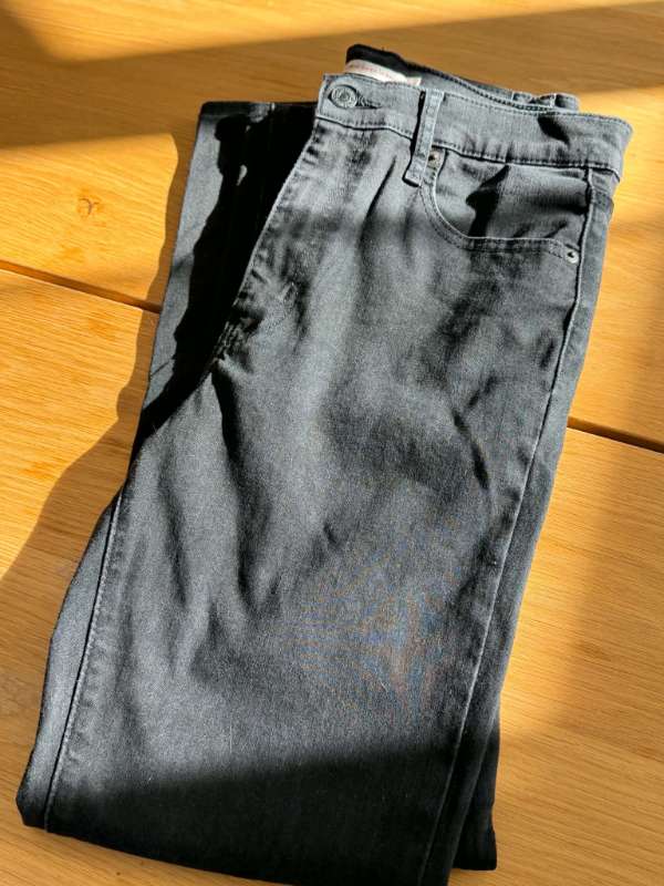 HF Levis svartar 29.28