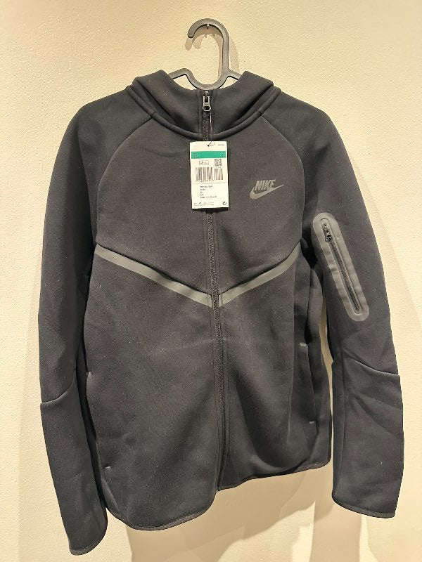 Nike Tech fleece galli, nýr