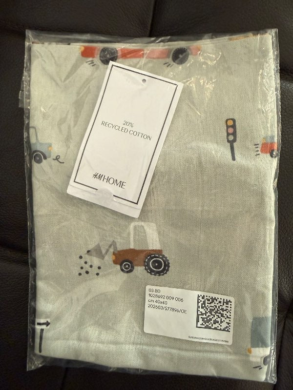 New H&M Home Cotton pillowcase