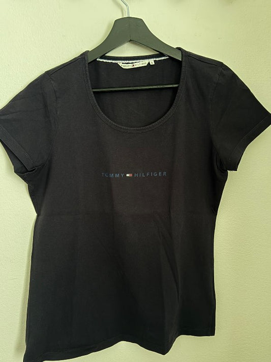 TOMMY HILFIGER  navy t-shirt