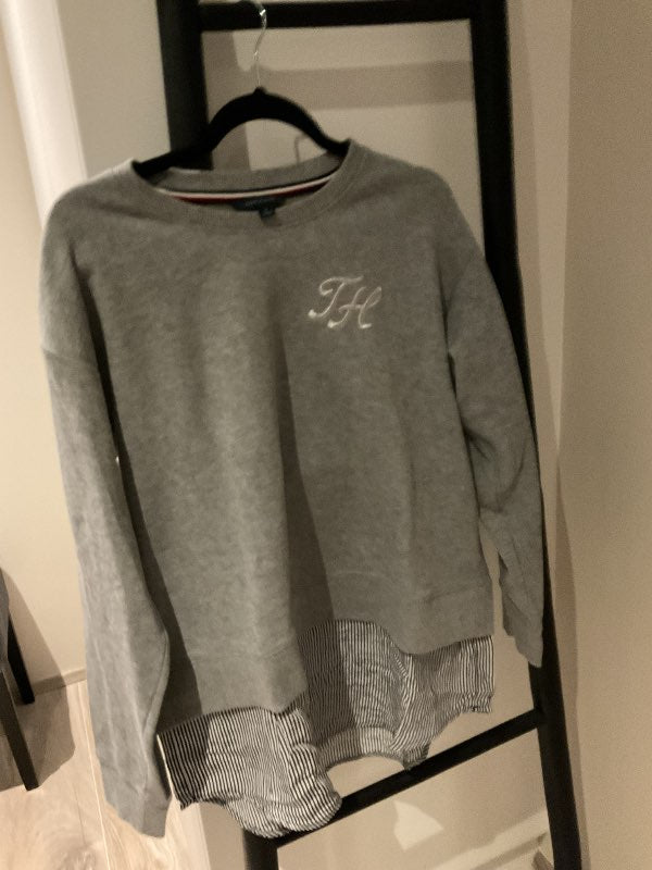 Tommy grá peysa með skyrtu