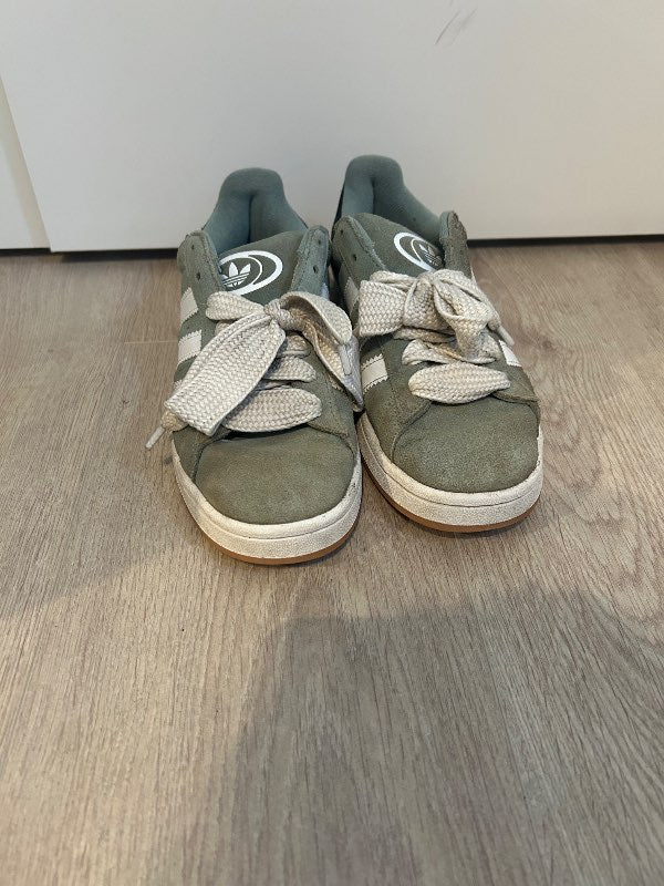 Adidas skór