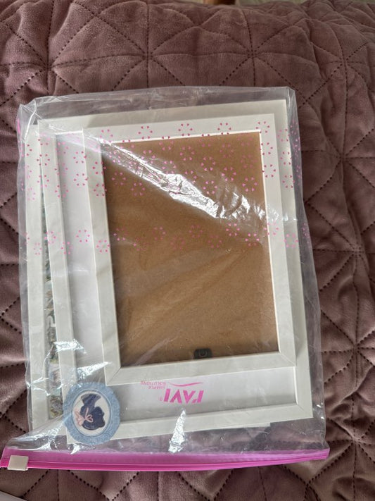 3 white frames