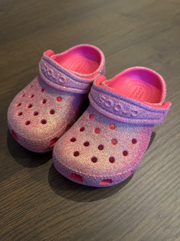 Crocs glimmer bleikir