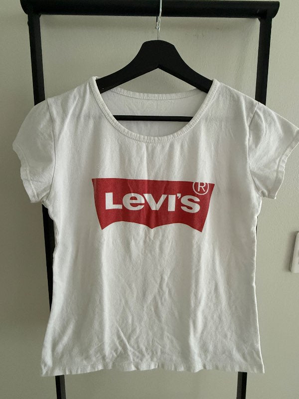 Levi’s womens T-shirt