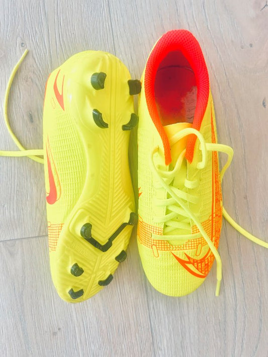 NIKE fótboltaskór