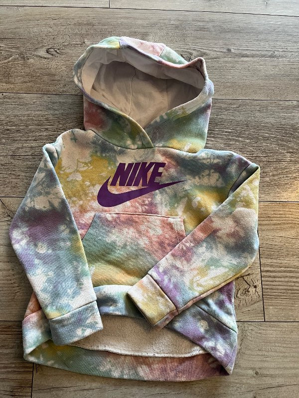Nike peysa - marglituð