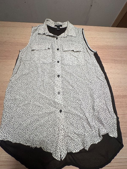 Sleeveless shirt
