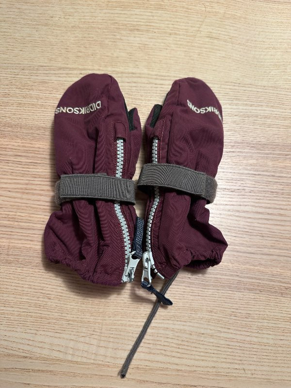 Cintamani purple gloves