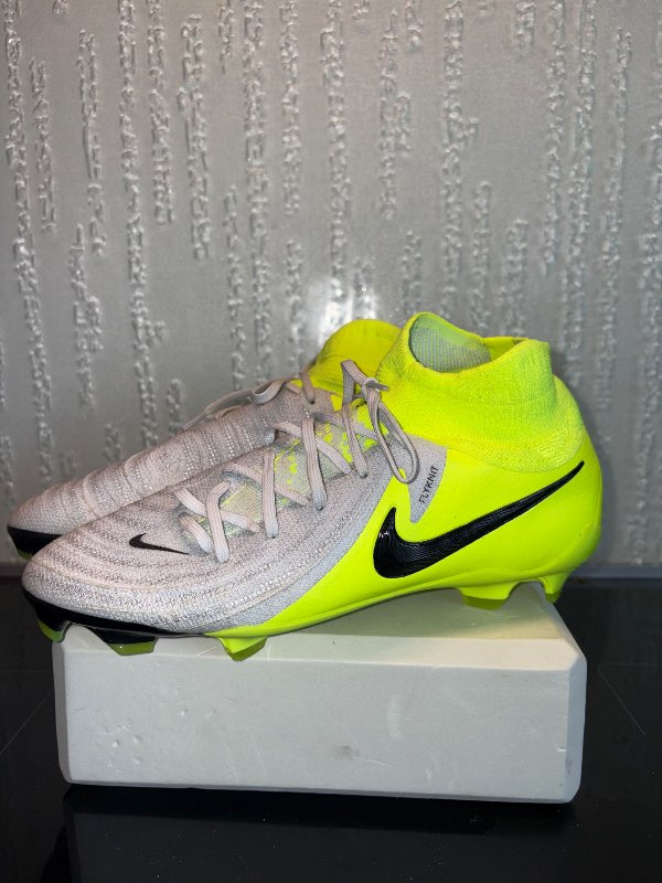Takkaskór Phantom Luna Nike Cyclone 360