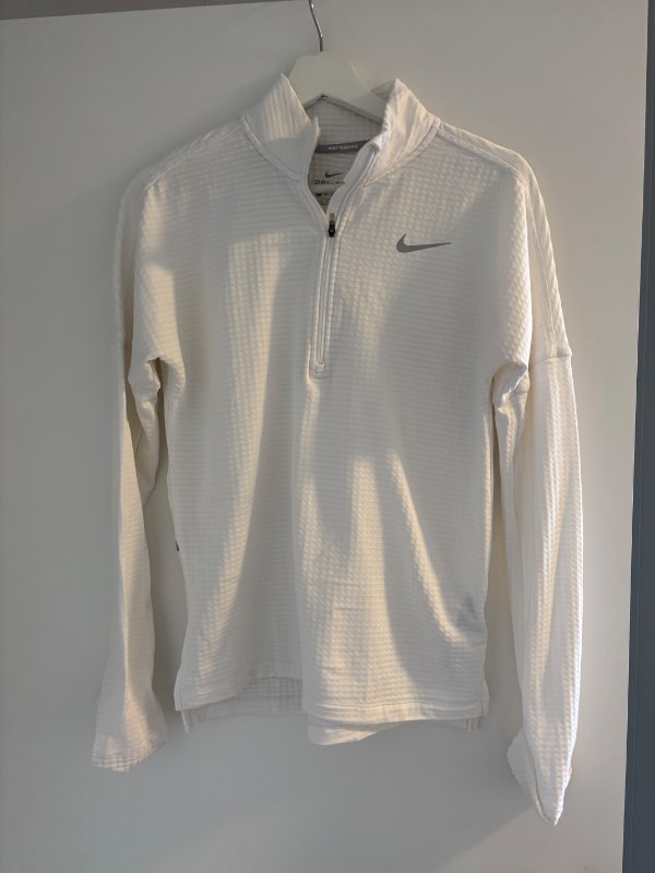 nike hvit hálfrend peysa