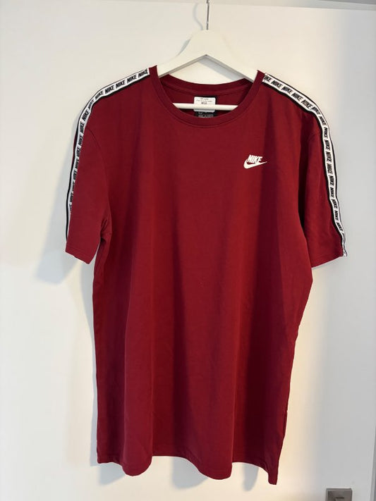 nike vinrauður bolur