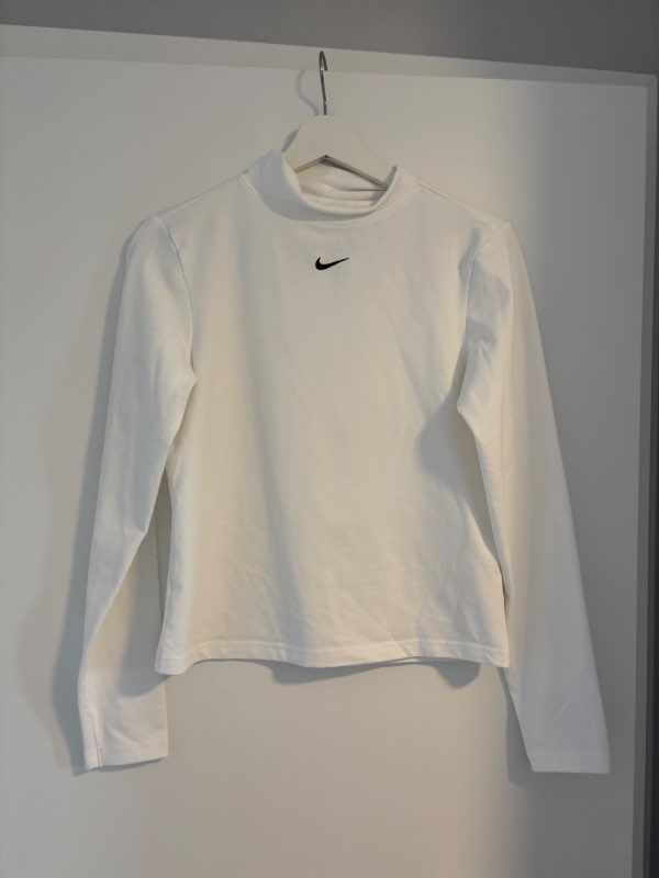 nike hvít turtelneck bolur